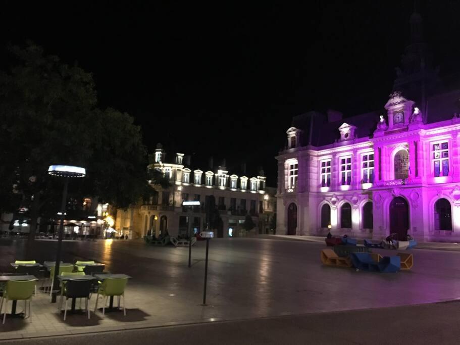 Bel Appartement Climatise Plein Centre Ville Poitiers Eksteriør billede