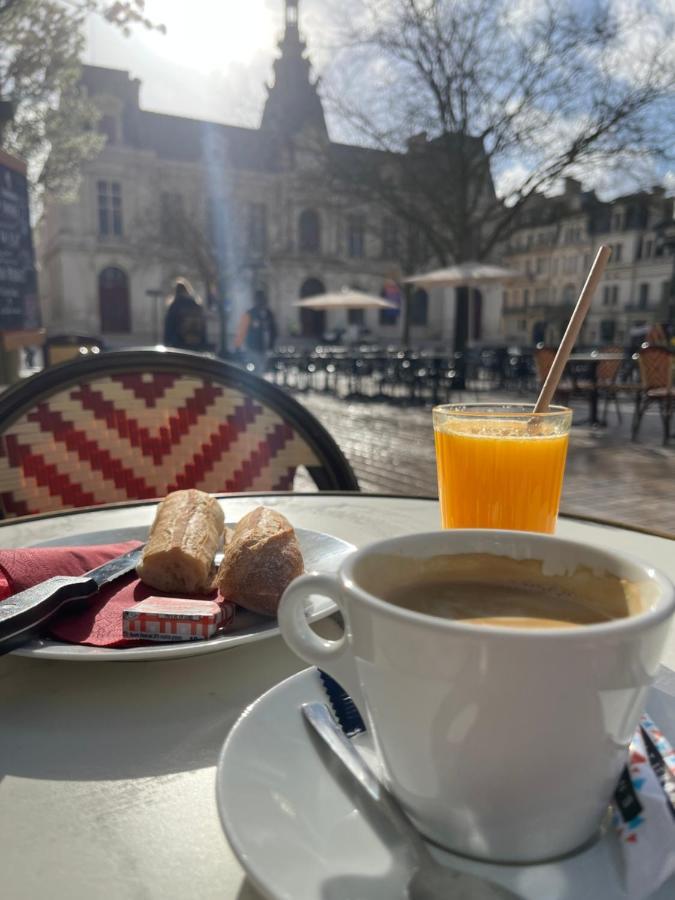 Bel Appartement Climatise Plein Centre Ville Poitiers Eksteriør billede